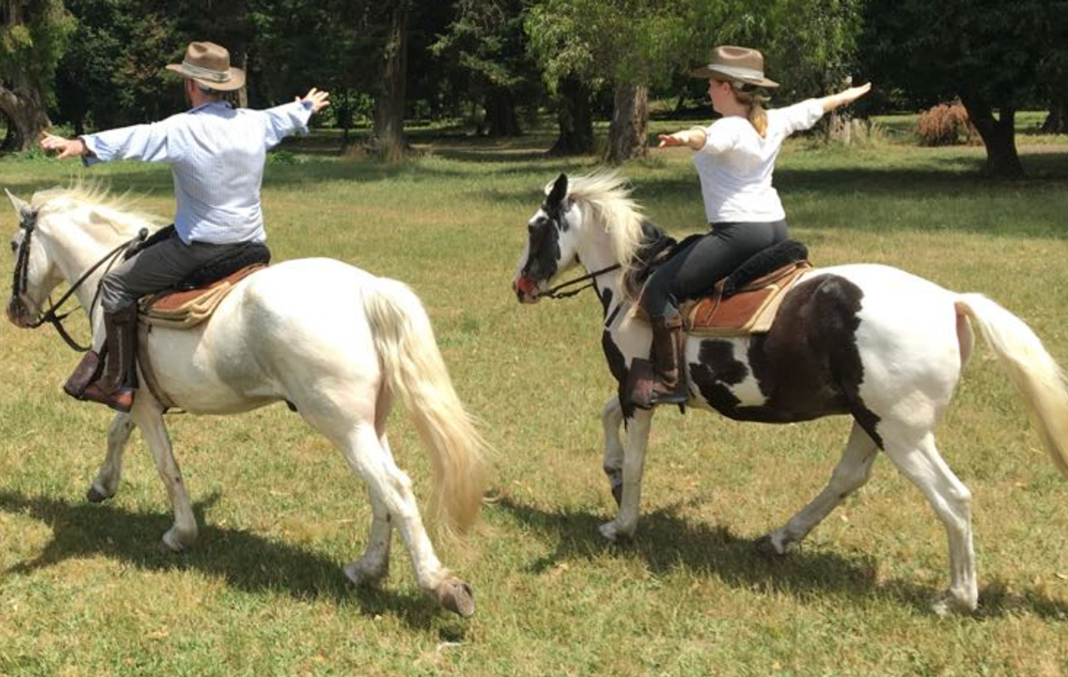 Cabalgata en Puesto Viejo