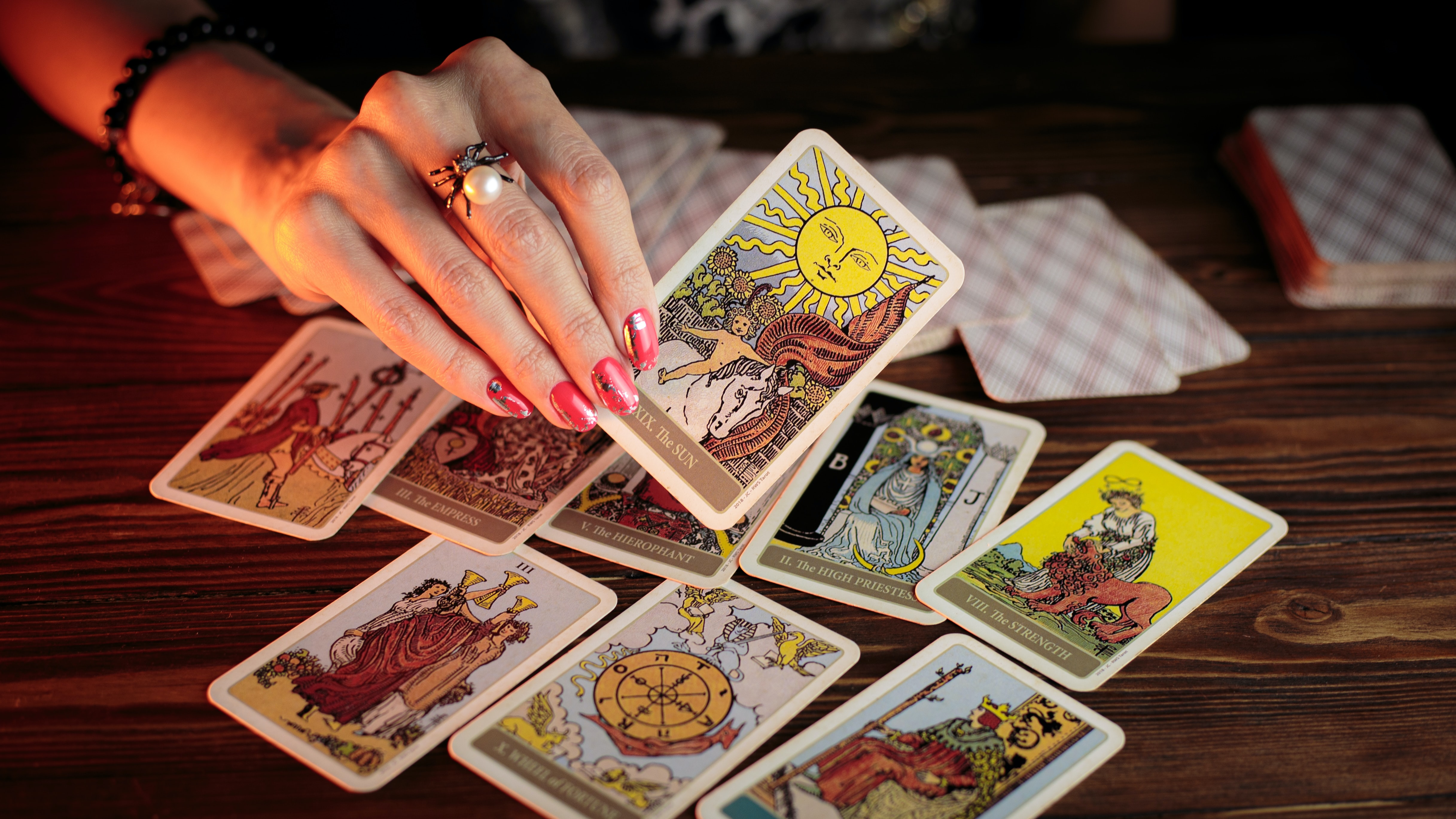 Vino & Tarot